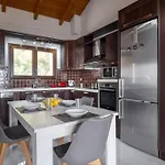 Semesterbostad Remvi House *